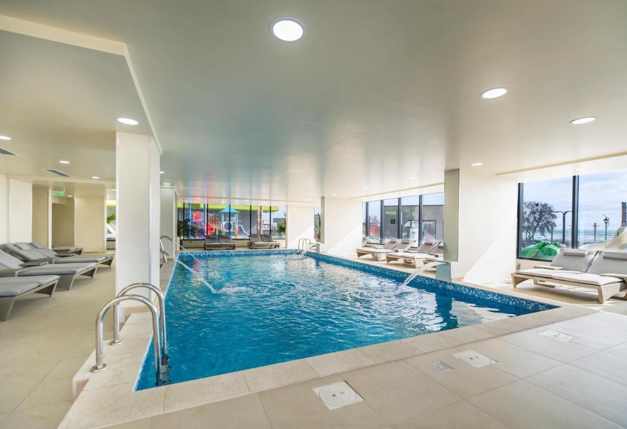 Seascape Apartment Spa N Pool Beach Resort Mamaia Ngoại thất bức ảnh